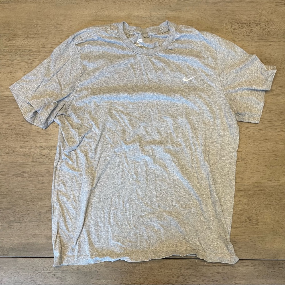 Nike Men's Gray T-Shirt